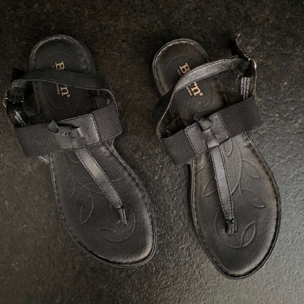 Born Thong Sandals Size 8